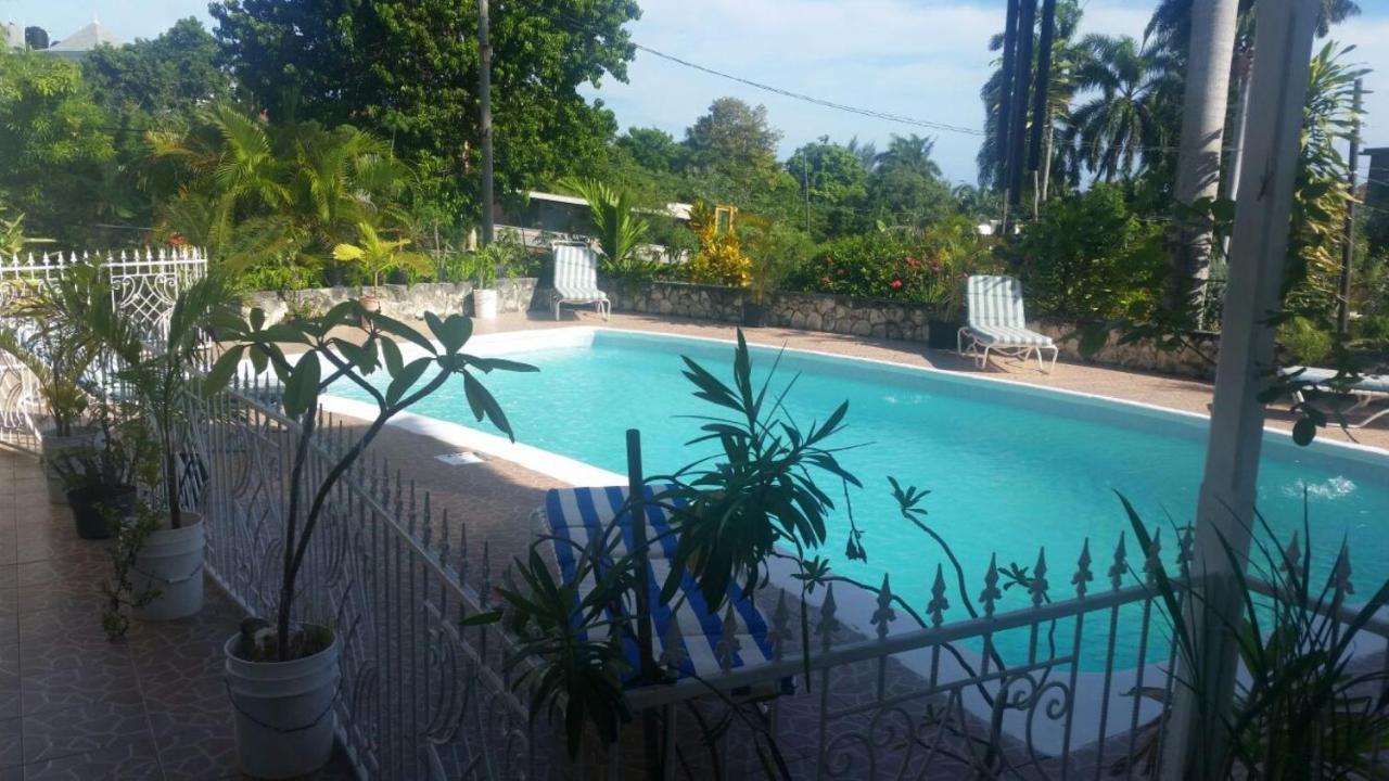 Chaudhry Holiday House Montego Bay Exterior photo